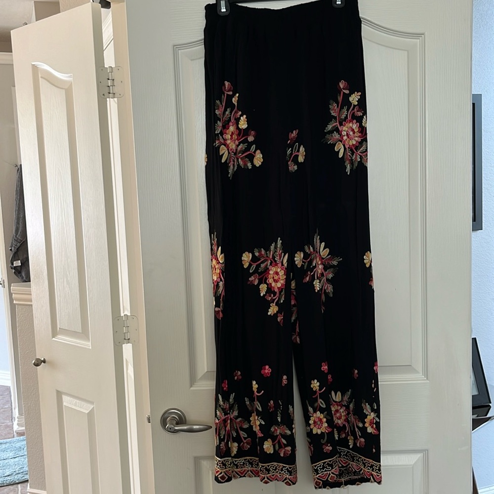 Embroidered black casual pants